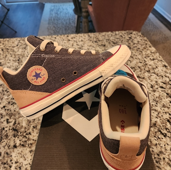 converse youth size 4